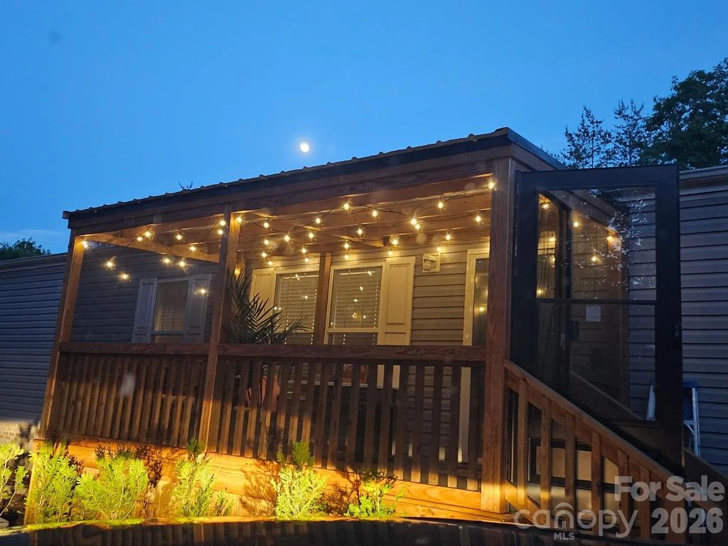 77 Raccoon Ridge, Marion