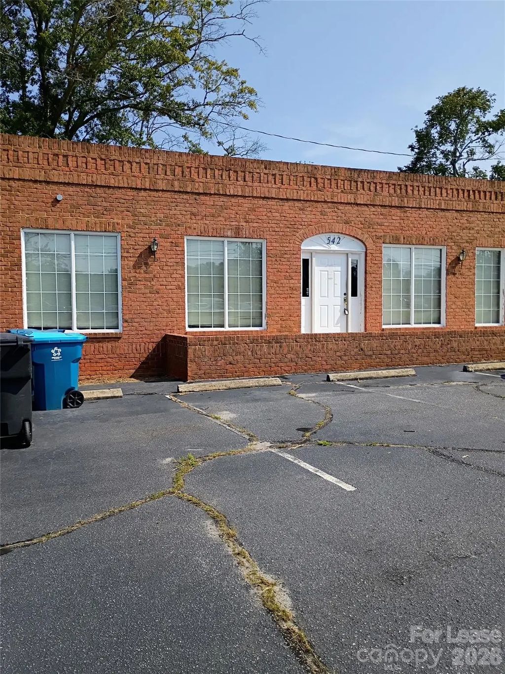 542 Oak Street, Forest City