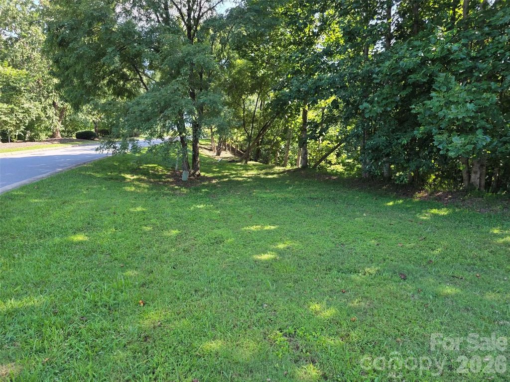 59 Summit Hill Road, Hendersonville