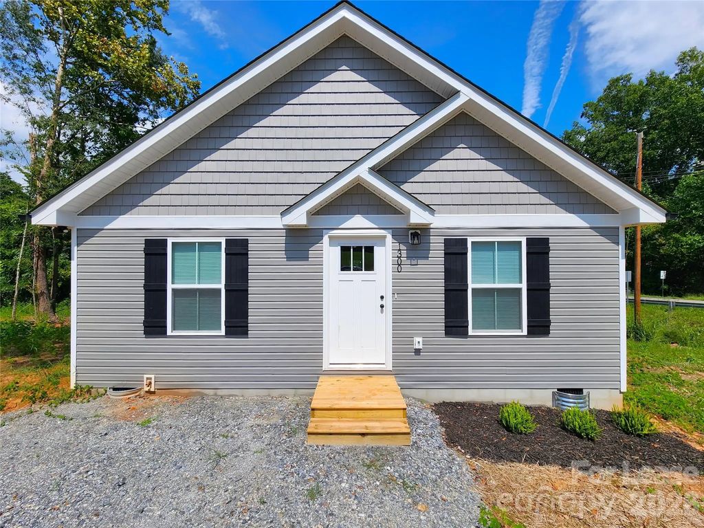 1300 Rainbow Drive, Shelby