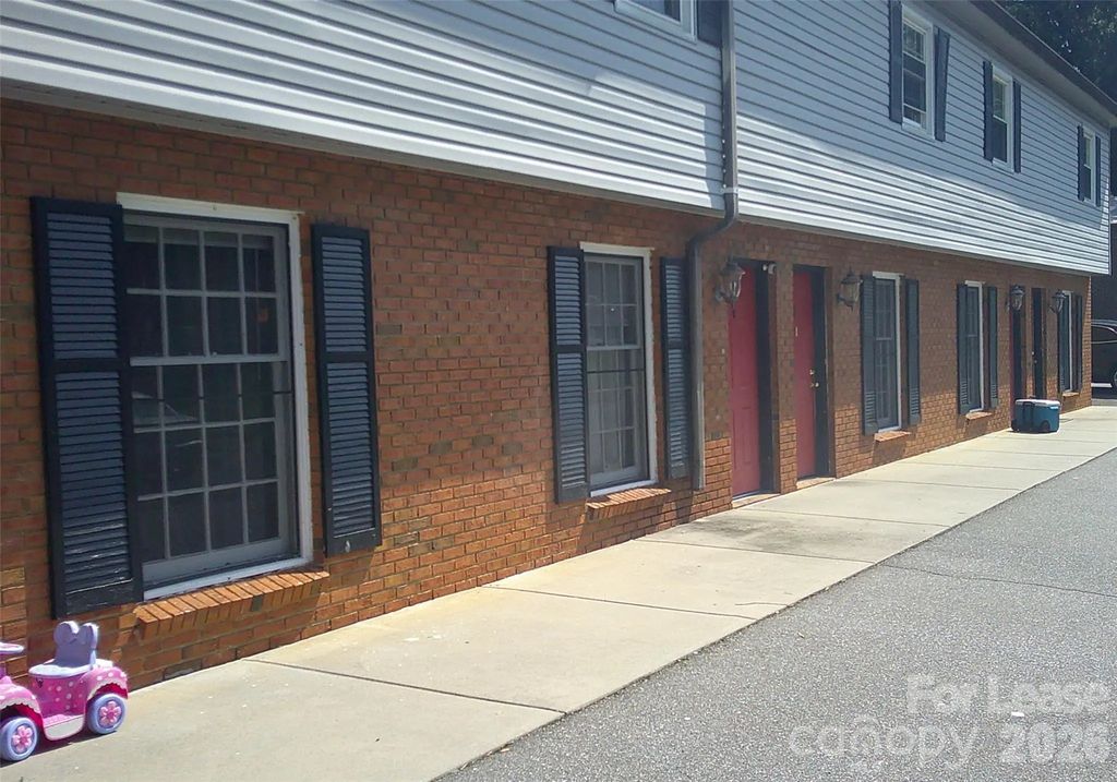 253 16th Avenue Ne 2, Hickory