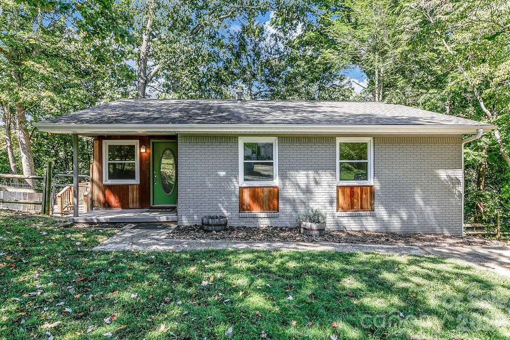 16 Merlin Way, Asheville