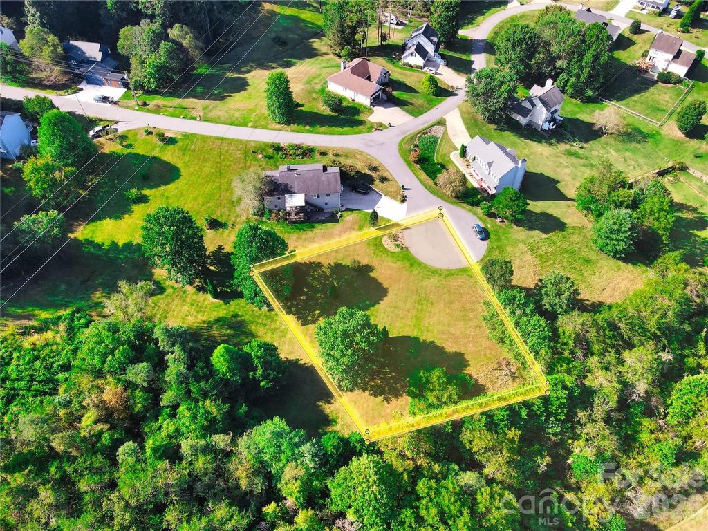 3 Pinebluff Court, Weaverville