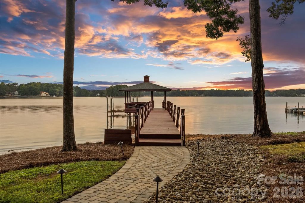 16109 N Point Road, Huntersville