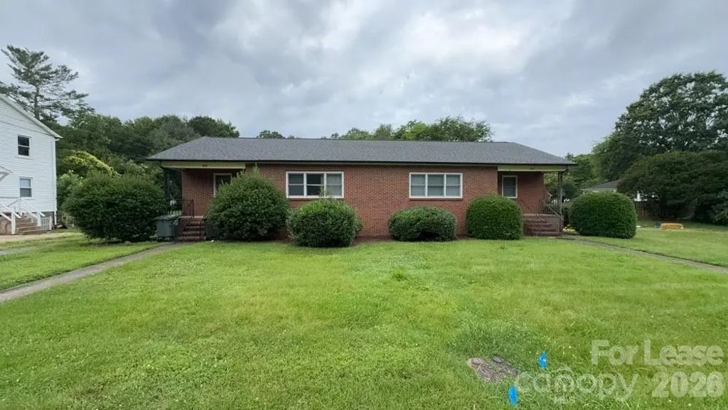 2112 Stewart Avenue N, Newton