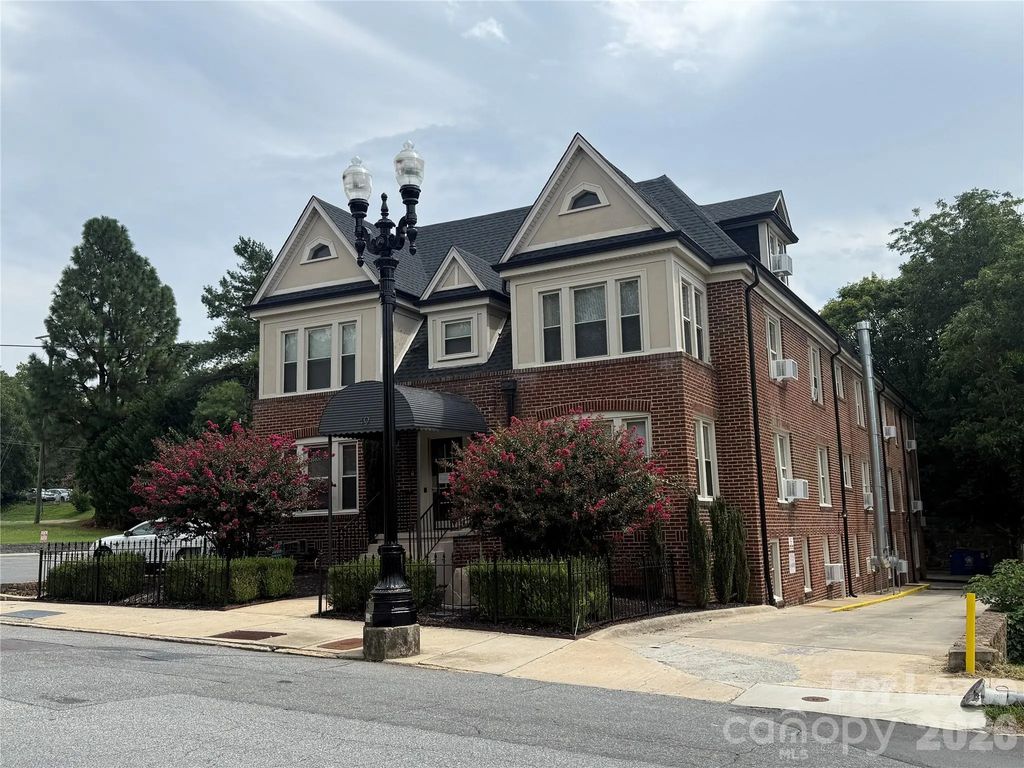 49 Corban Avenue Sw 11, Concord