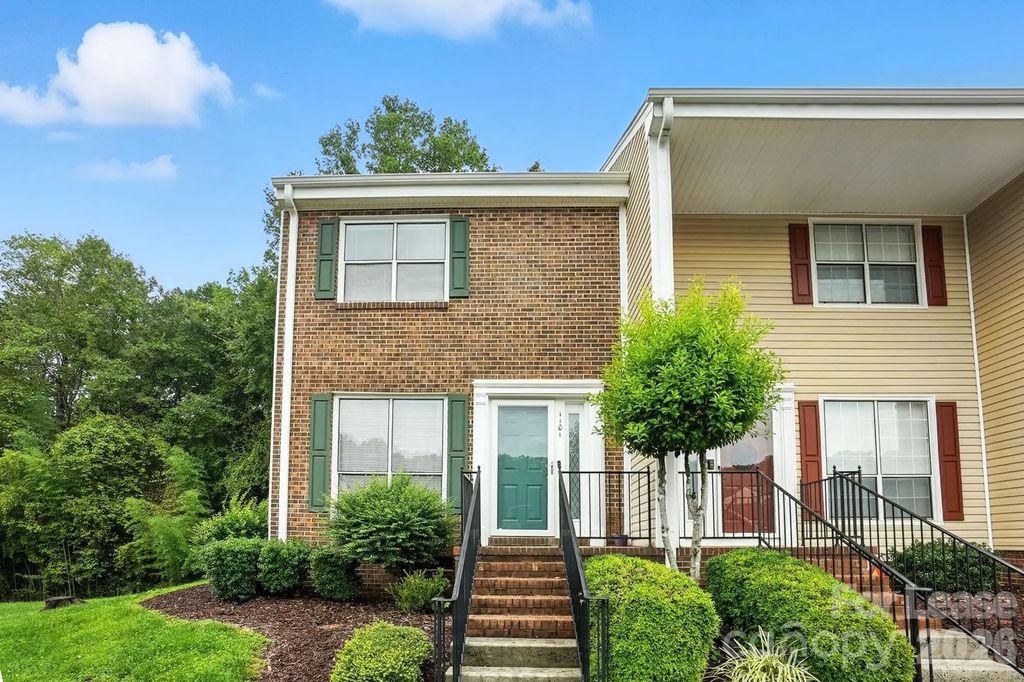 1101 Surry Lane, Gastonia