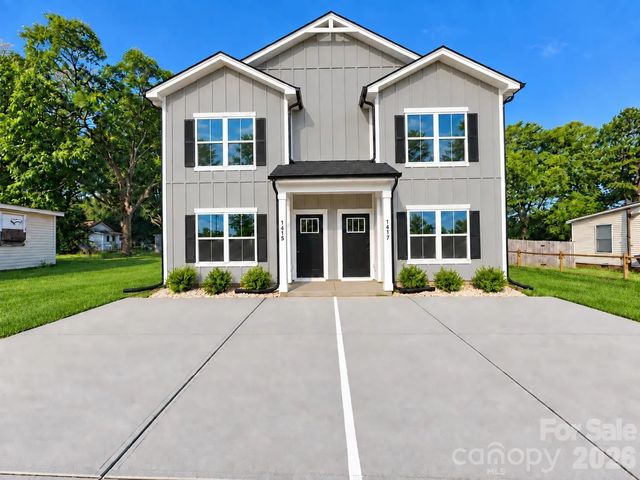 1415-1417 3rd Street Place Ne, Hickory