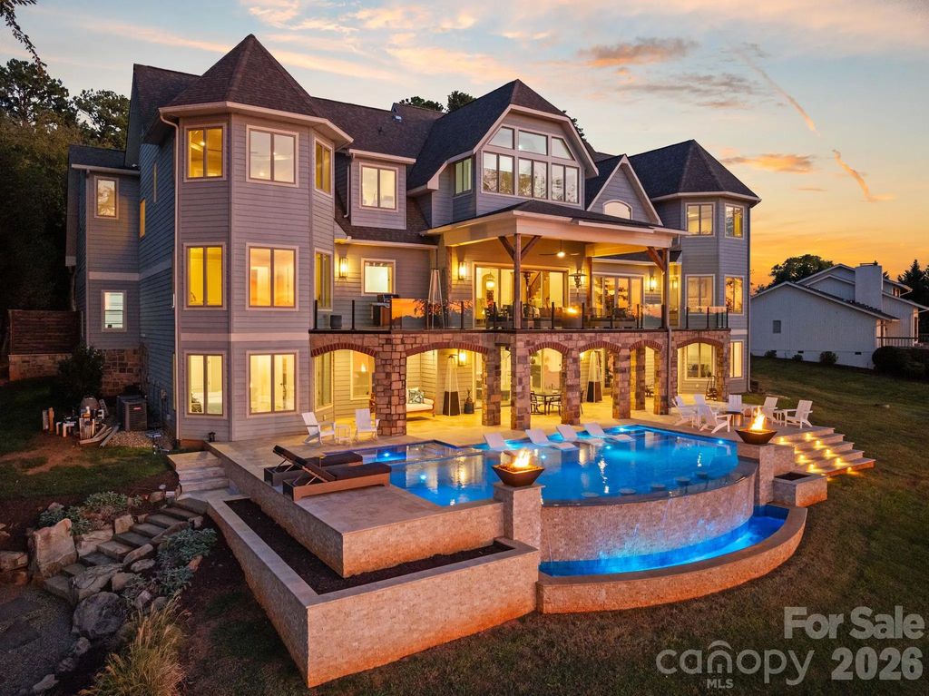 112 Birdsong Lane, Mooresville