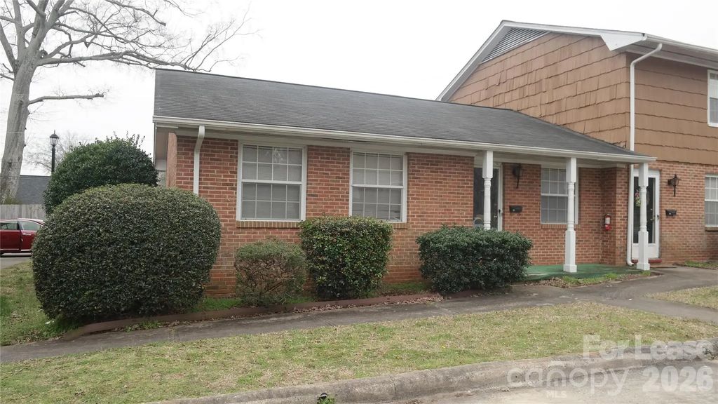 505 W Warren Street B5, Shelby