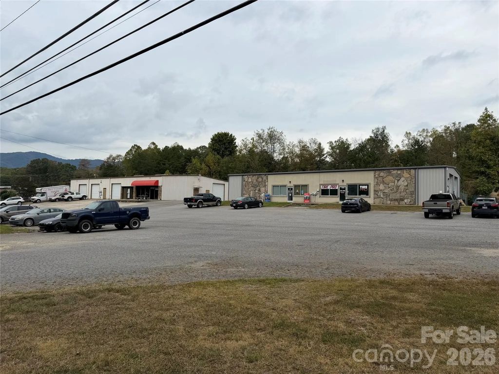 2017 Smokey Park Highway, Candler