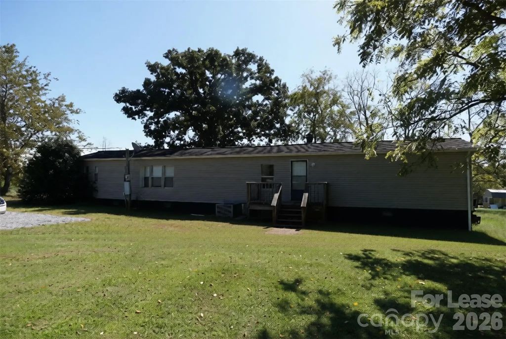 2689 Robinson Road, Newton