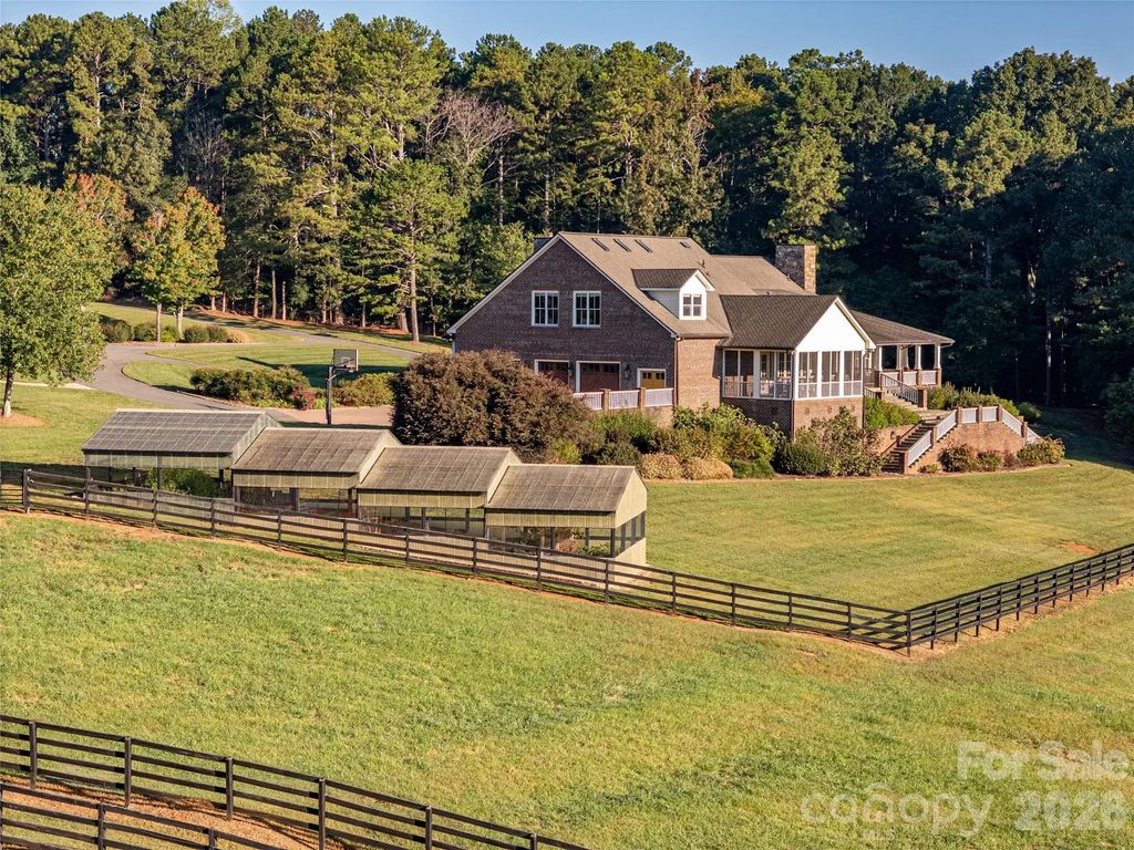 520 Lewis Farm Road, Bessemer City
