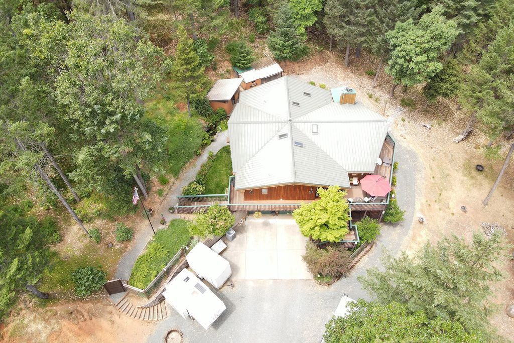 856 Greentree Loop, Grants Pass