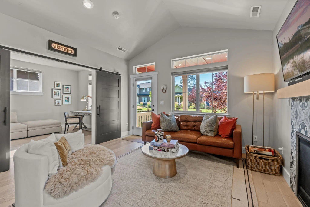 233 W Heising Drive, Sisters