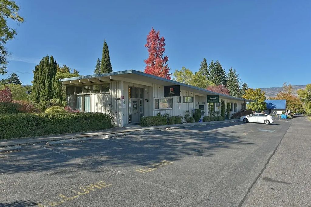 993 Siskiyou Boulevard, Ashland