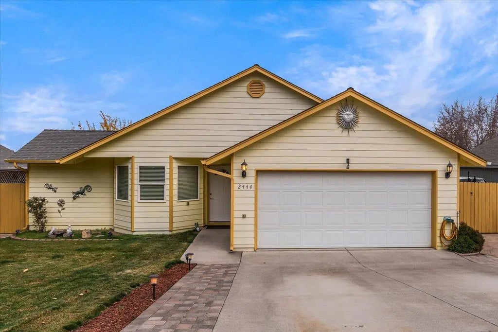 2444 Sw 33rd Street, Redmond