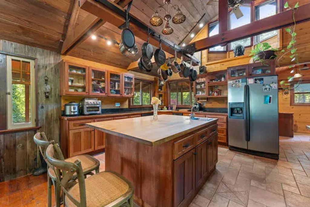 1026 N Schoolhouse Creek Road, Grants Pass