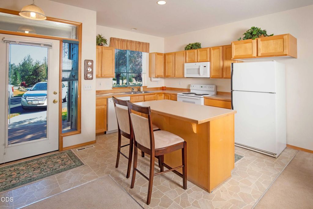1140 Golden Pheasant Drive, Redmond