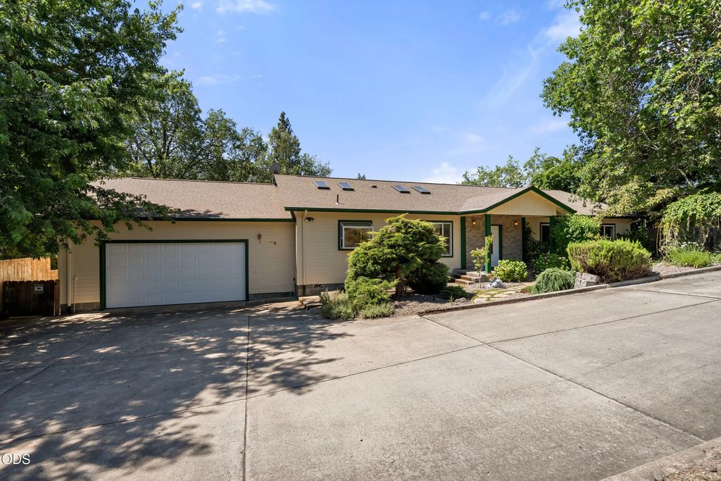 860 Fifth Avenue, Gold Hill