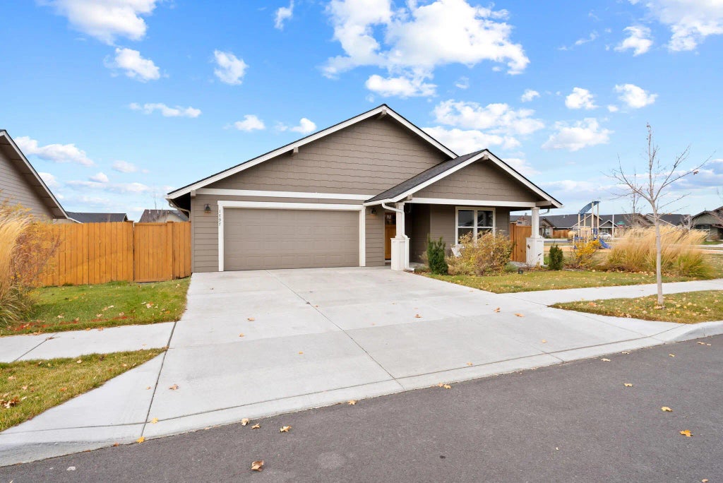 1797 Ne 4th Street, Redmond