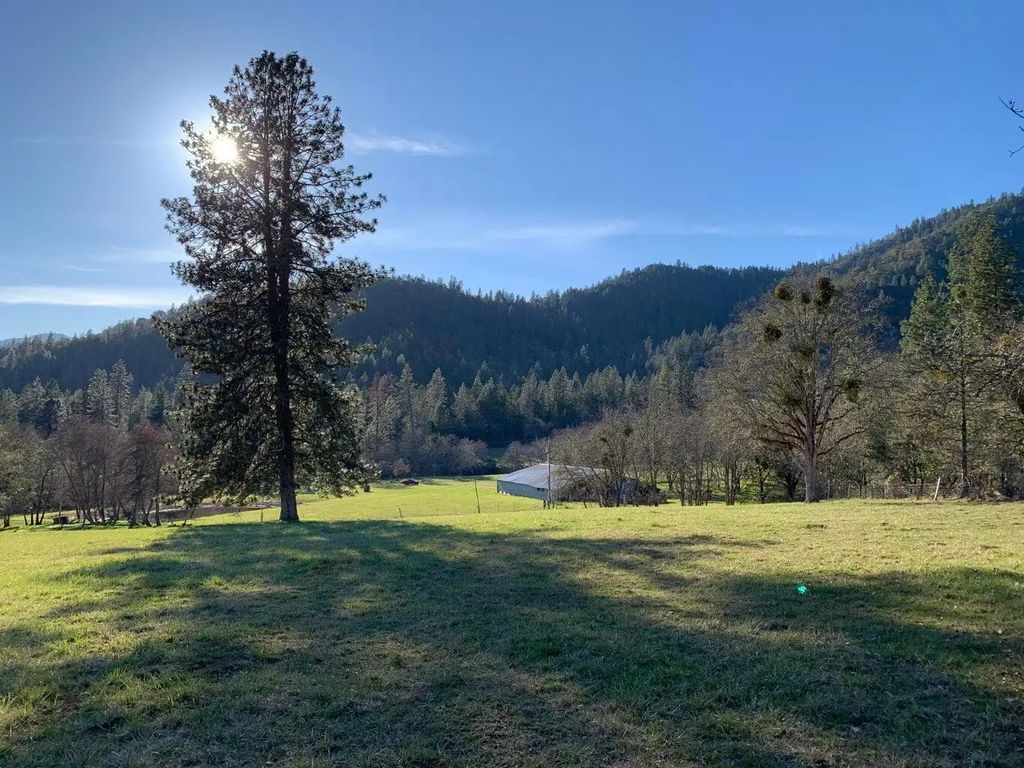 858 Missouri Flat Road, Grants Pass