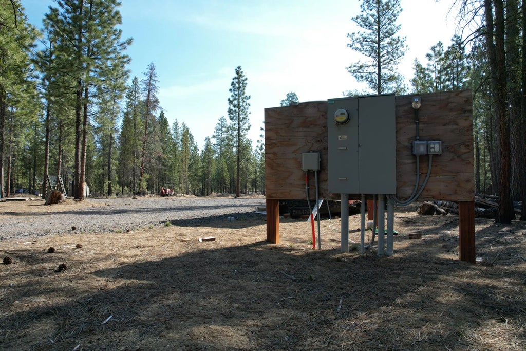 51976 Mesquite, La Pine