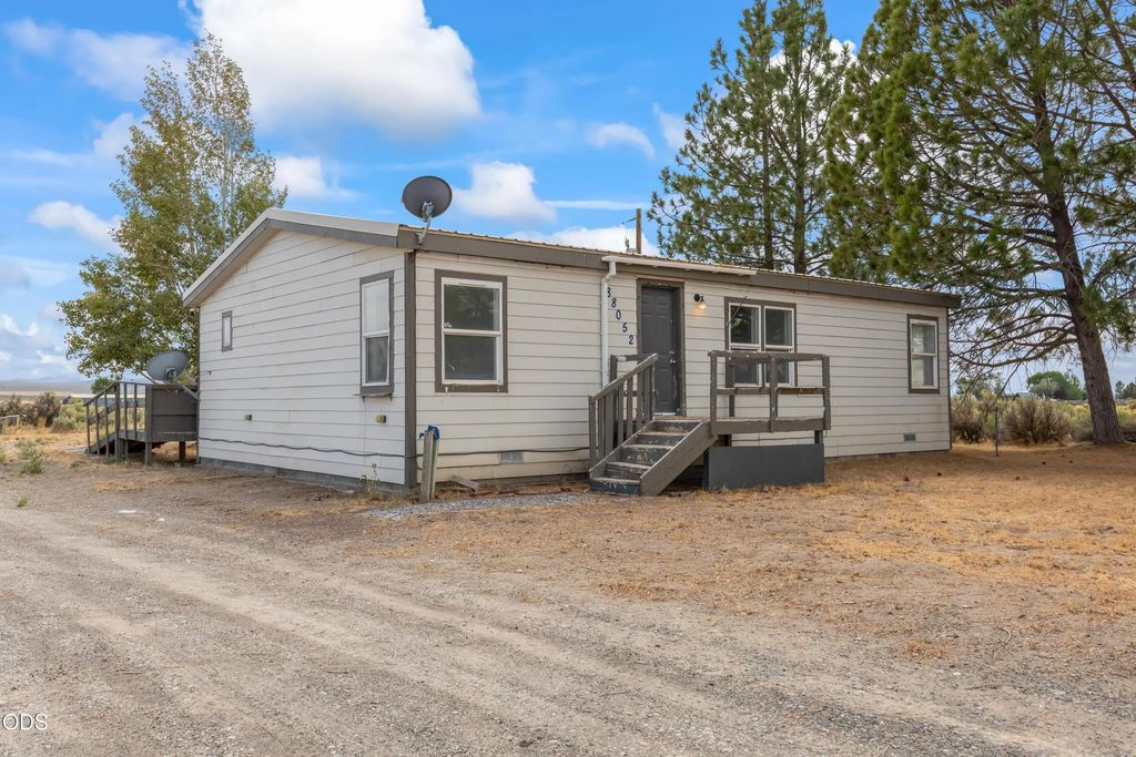 88052 Cedar Street, Christmas Valley
