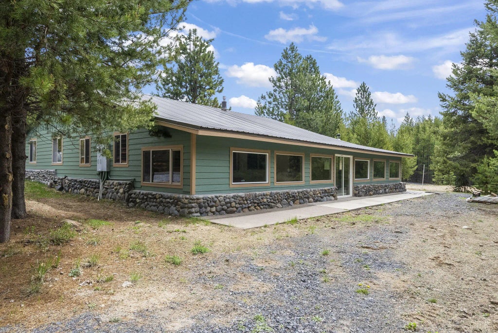 18142 Highway 58, Crescent Lake