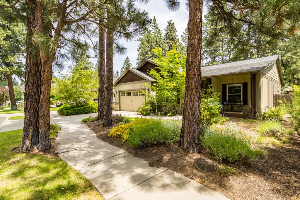 60836 Yellow Leaf Street, Bend