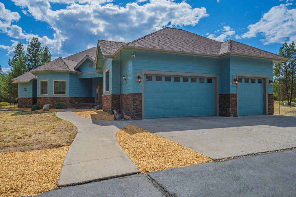 17045 Shawnee Circle, Bend