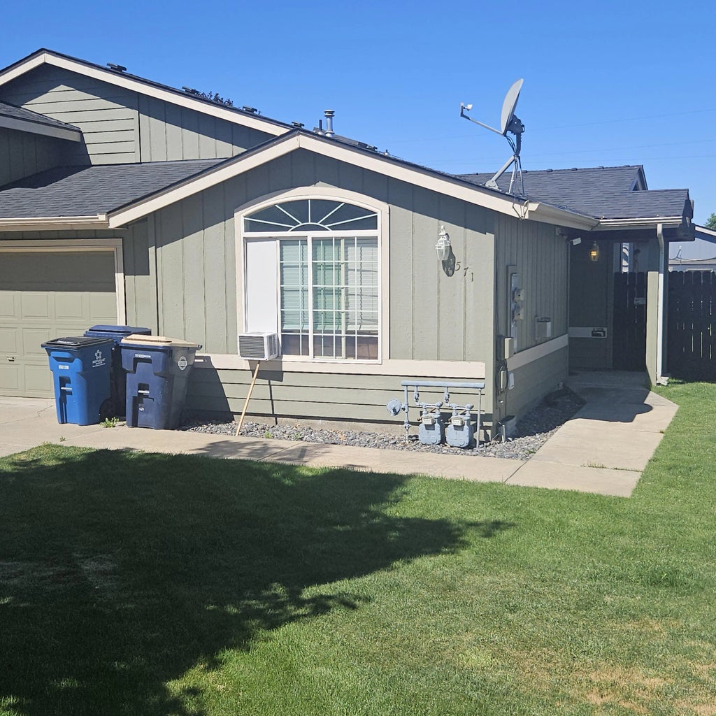 569 Ne Negus Loop, Redmond