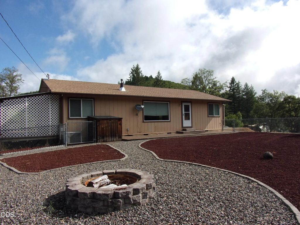 375 Jordan Creek Road, Riddle