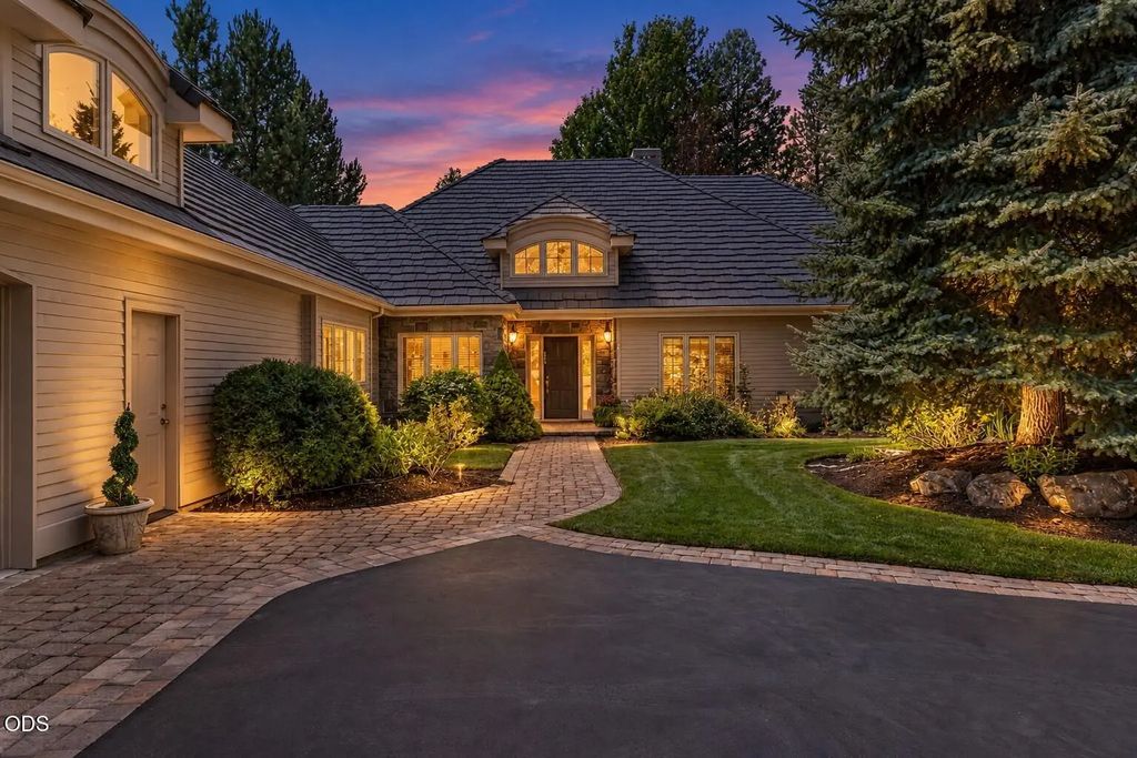 19490 Green Lakes Loop, Bend