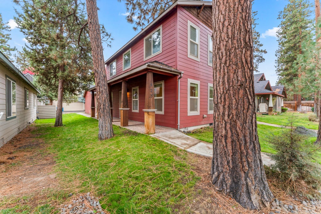 923 E Cascade Avenue, Sisters