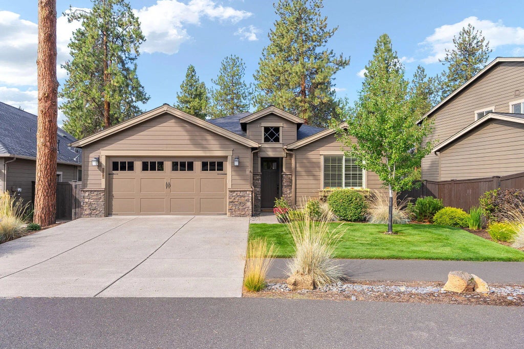 60220 Rolled Rock Way, Bend