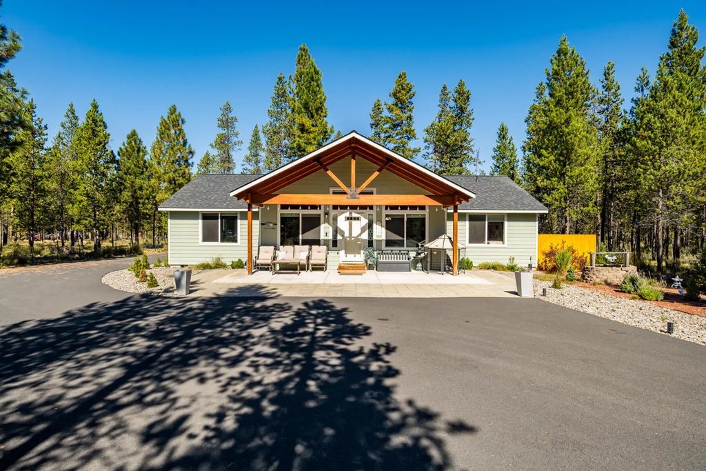 17154 Covina Road, Bend