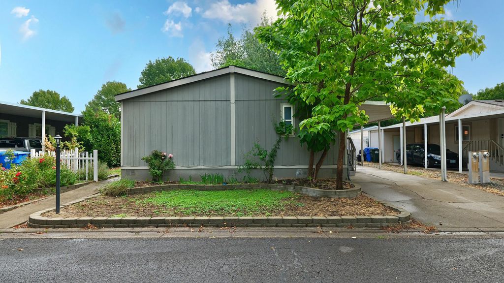 633 E Archwood Drive Unit 12, Eagle Point