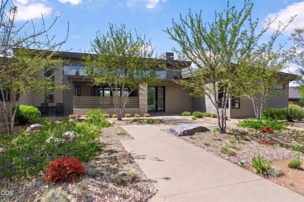 61785 Hosmer Lake Drive, Bend