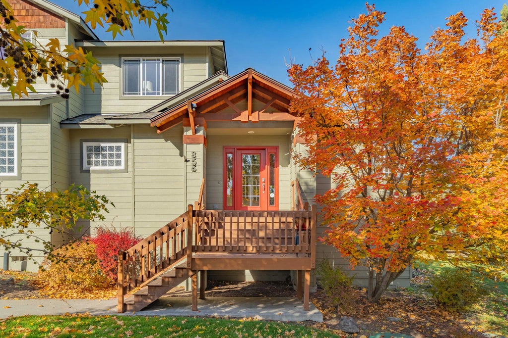 855 Golden Pheasant Drive, Redmond