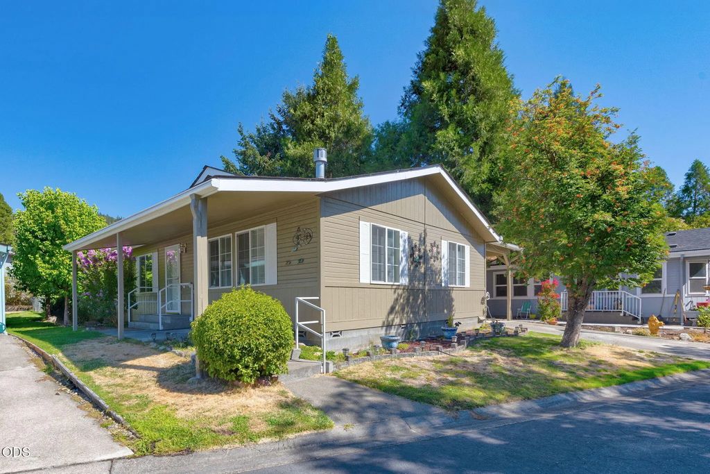 206 Nw Creekside Drive, Grants Pass