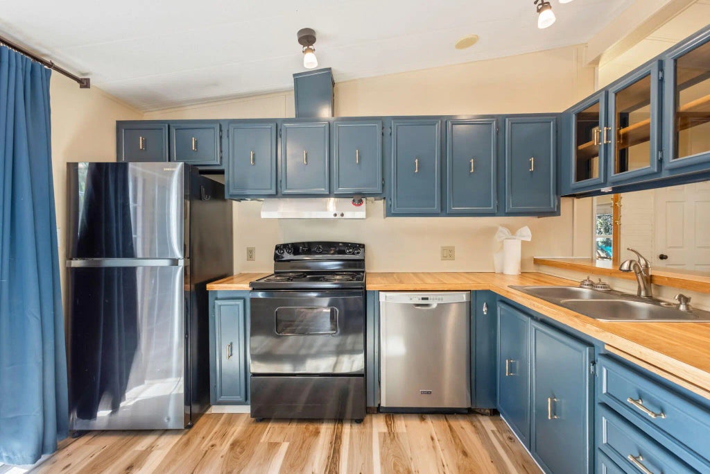 64100 N Hwy 97 16, Bend