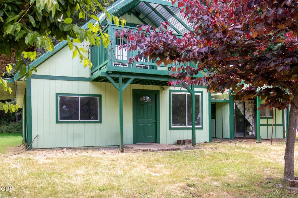 362 Crest Drive, Cave Junction