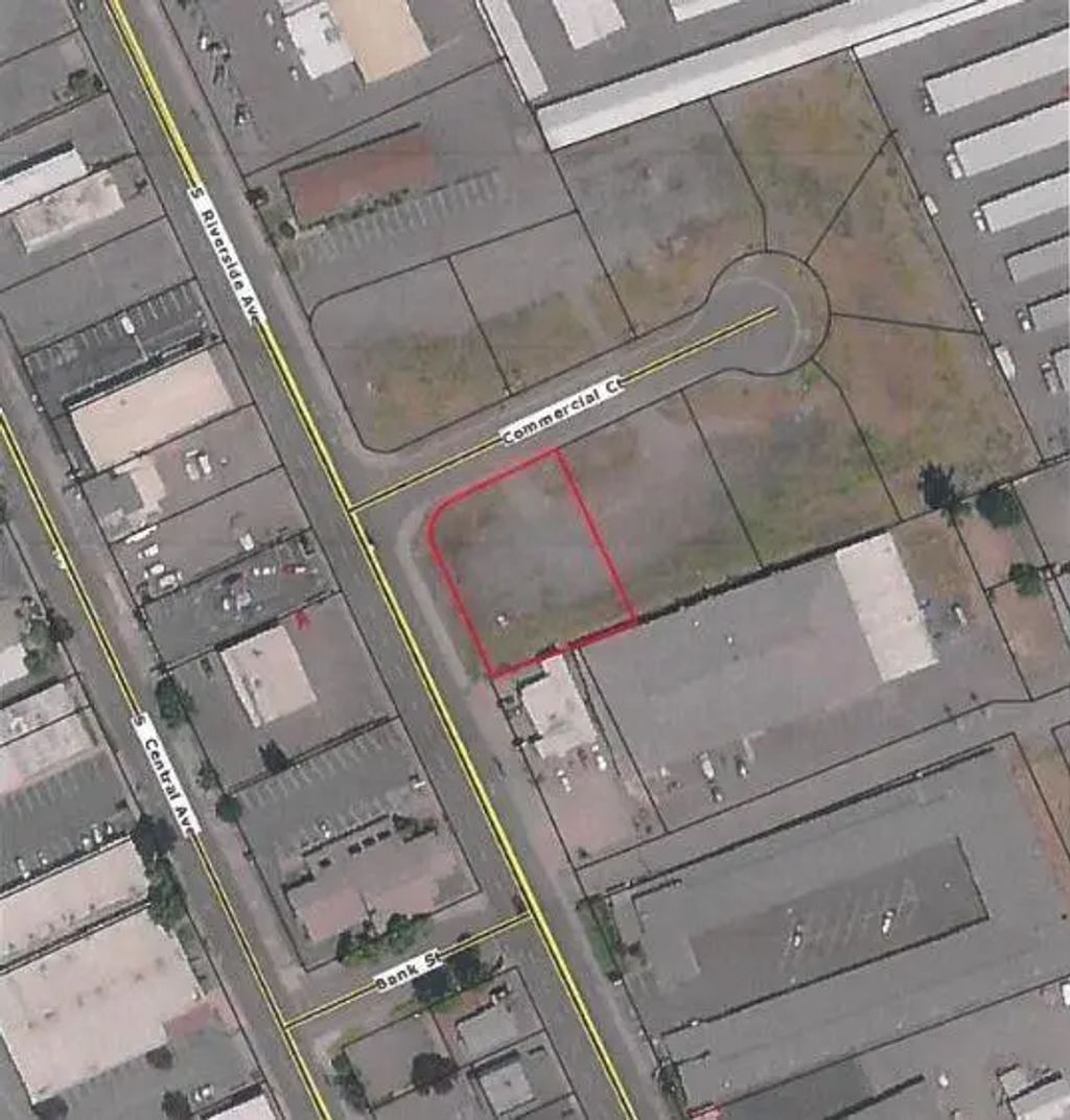 210 Commercial Ct Court, Medford