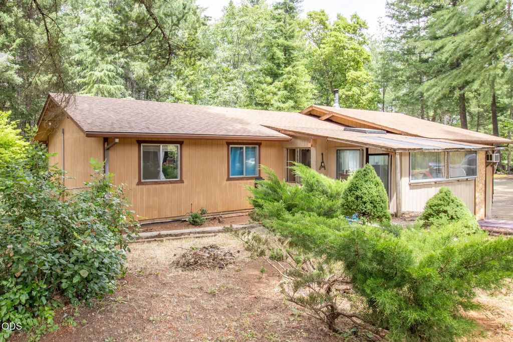 290 Crest Drive, Cave Junction