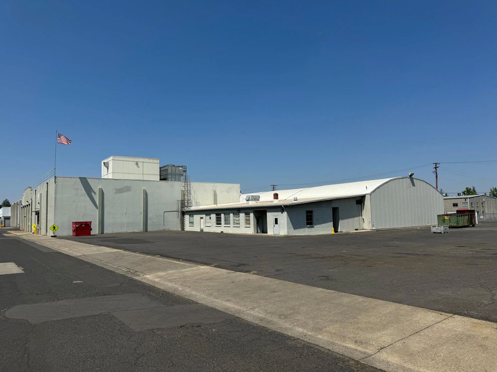 663 S Grape Street, Medford
