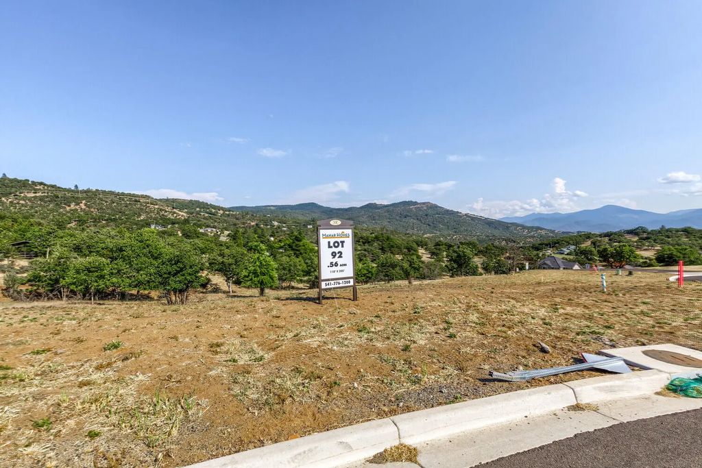 5712 Winter Hills Drive, Medford