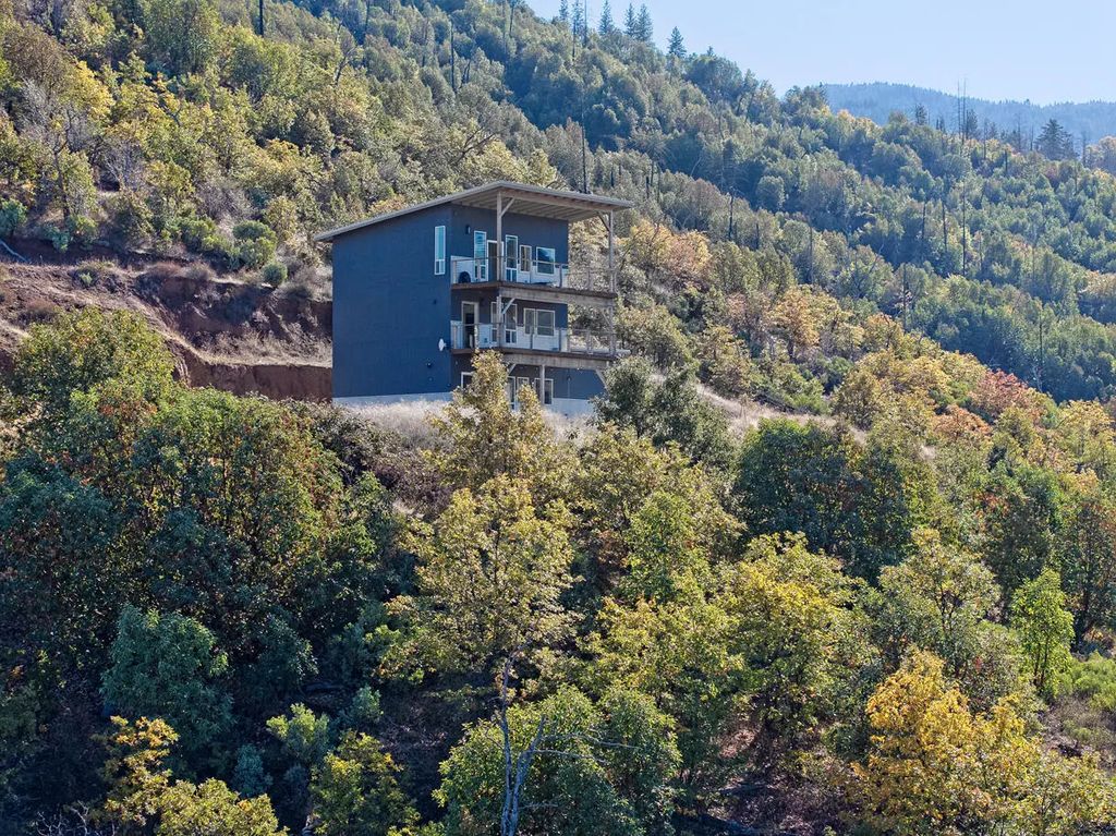 3152 Siskiyou Boulevard, Ashland