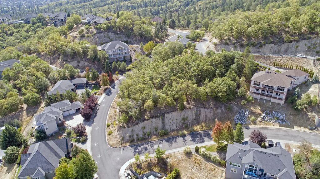 1137 Sunburst Way, Grants Pass