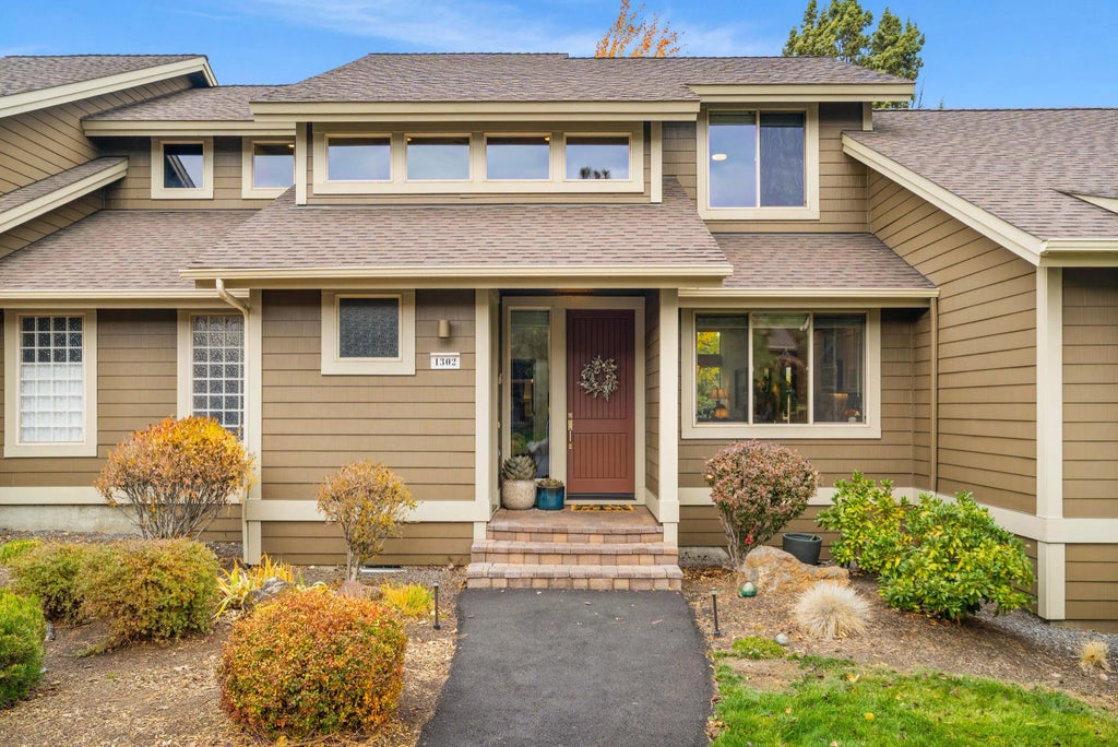 1302 Highland View Loop, Redmond